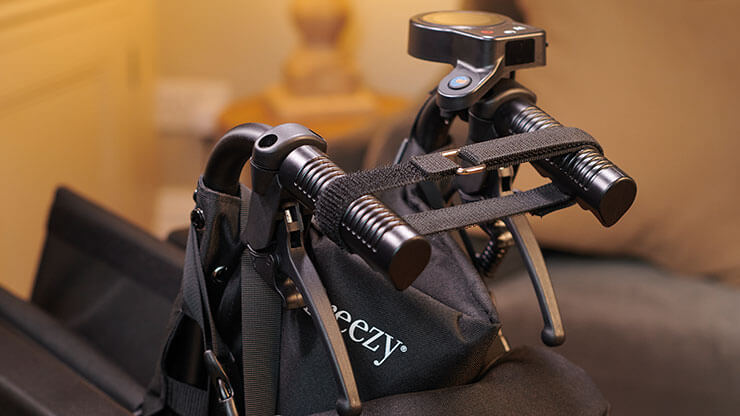 Prevent unfolding during lifting