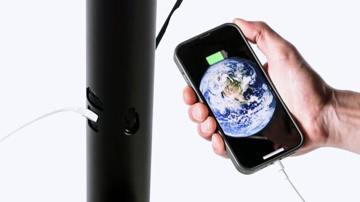 USB-opladningningsport og telefonholder